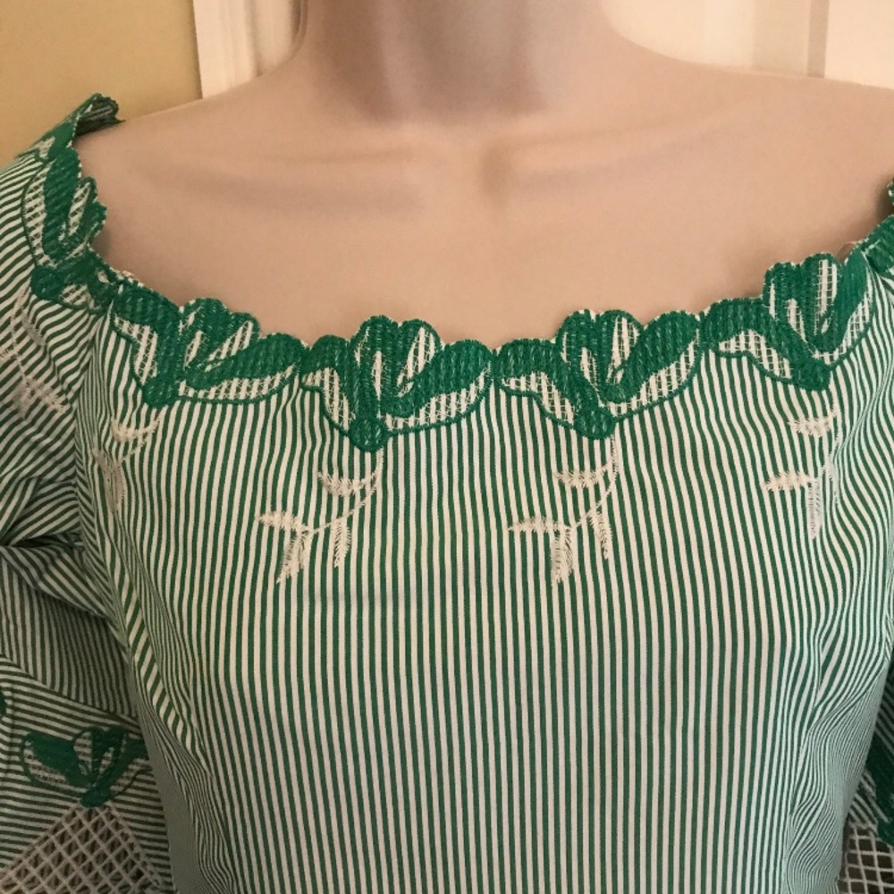 Lulumari 5⭐️ off shoulder bell sleeve dress - Picture 5 of 6